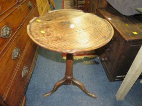 AN ANTIQUE OAK PEDESTAL TABLE A/F