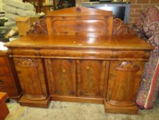 A MID VICTORIAN MAHOGANY INVERTED BREAKFRONT SERVING SIDEBOARD - W 168 cm
