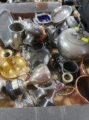 A TRAY OF ASSORTED METAL WARE TO INCLUDE CRUETS, JUGS ETC