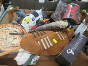 A TRAY OF AFRICAN THEME COLLECTABLES TO INCLUDE BEAD WORK