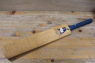 A WARWICKSHIRE COUNTY CRICKET CLUB 1997 SIGNED COMMEMORATIVE CRICKET BAT