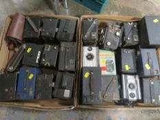 TWO TRAYS OF ASSORTED VINTAGE CAMERAS TO INCLUDE DOUBLE LENS EXAMPLES A/F