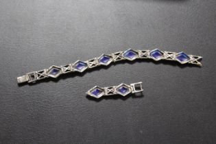 AN ART DECO STYLE MARCASITE AND PANEL LINK SILVER BRACELET STAMPED 925 FOR REPAIR (AS FOUND)