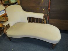 AN ANTIQUE MAHOGANY OPEN SHAPED CHAISE LONGUE