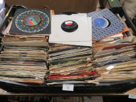 A GOOD QUANTITY OF 7" SINGLE RECORDS TO INCLUDE THE WHO AND SLADE