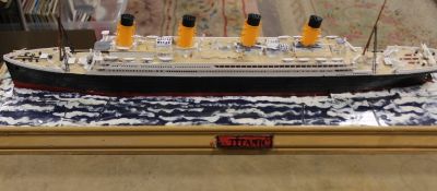 A MODEL SHIP OF THE TITANIC ON PLINTH, OVERALL L 77 cm, W 21 cm