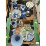 TWO SMALL TRAYS OF WEDGWOOD ETC TO INCLUDE A BLUE DIP SLEEVE VASE - SOME PIECES A/F