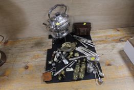 A TRAY OF ASSORTED METALWARE TO INCLUDE A SILVER PLATED SPIRIT KETTLE, SILVER HANDLED KNIVES ETC