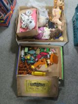 A TRAY OF VINTAGE DOLLS AND TOYS TO INCLUDE A DOLLS TEA/SET