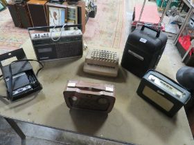 A SELECTION OF VINTAGE RADIOS ETC. TO INCLUDE A PROJECTOR AND AN ADDING UP MACHINE