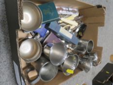 A SMALL TRAY OF COINS, FLATWARE, TANKARDS ETC