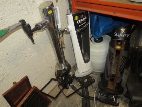 A SELECTION OF BEER / PUB / MAN CAVE EQUIPMENT TO INCLUDE THREE BEER PULLS, DRIP MATS AND KEGS ETC.