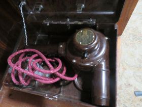 A VINTAGE CASED BAKELITE ORMOND HAIR DRYER TOGETHER WITH A MOTHER OF PEARL HANDLED CUTLERY IN A