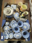 TWO TRAYS OF ASSORTED WEDGWOOD JASPERWARE ETC TO INCLUDE A CRACKER BARREL