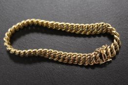 A HALLMARKED 9CT GOLD BRACELET - APPROX WEIGHT ????;