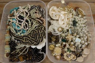 TWO PLASTIC TUBS OF MODERN & VINTAGE STYLE COSTUME JEWELLERY