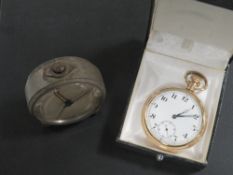 A GOLD PLATED OPEN FACE MANUAL WIND POCKET WATCH TOGETHER WITH AN ORIS DESKTOP ALARM CLOCK (2)