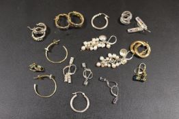 A COLLECTION OF MODERN SILVER EARRINGS ETC