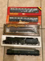 A BOXED FLYING SCOTSMAN STEAM LOCOMOTIVE AND TENDER, UNBOXED LIMA DIESEL LOCOMOTIVE TOGETHER WITH