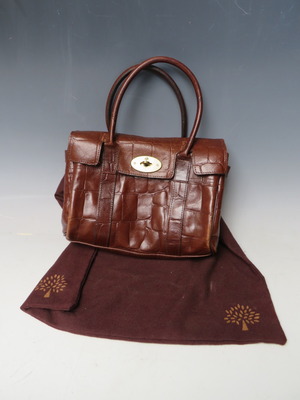 A LADIES MULBERRY CROCODILE EMBOSSED SMALL 'BAYSWATER' HANDBAG, with dust cover, W 26.5 cm, H 34
