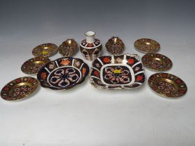 ELEVEN ROYAL CROWN DERBY IMARI PATTERN ITEMS, to include a footed bowl - Dia. 18 cm, a round bowl -