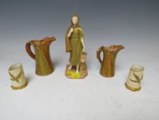 A PAIR OF ROYAL WORCESTER LEAF FERN MILK / CREAM JUGS, H 10.5 cm and 9 cm, together with a pair of