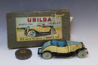 AN EARLY 20TH CENTURY BOXED UBILDA CLOCKWORK TINPLATE SPORTS CAR, L 24 cm