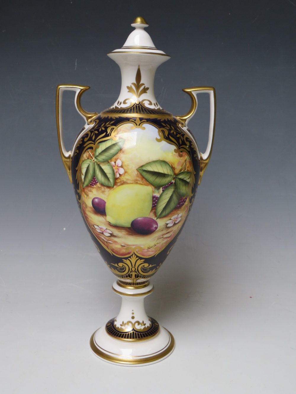A SPODE HAND PAINTED TWIN HANDLED VASE AND COVER SIGNED 'KEN YATES'. decorated with fruit, H 31.5 - Image 5 of 6