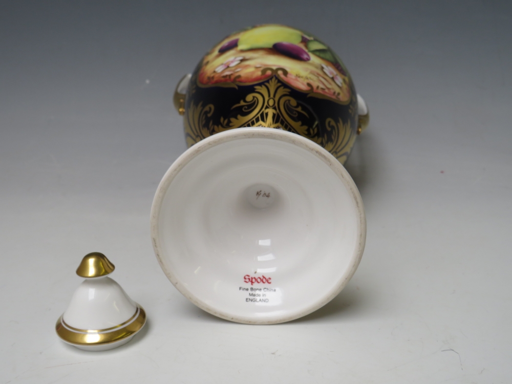 A SPODE HAND PAINTED TWIN HANDLED VASE AND COVER SIGNED 'KEN YATES'. decorated with fruit, H 31.5 - Image 6 of 6