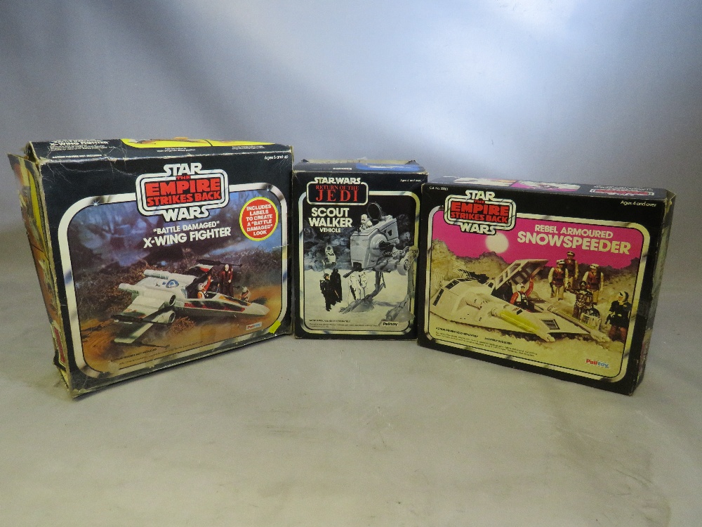 THREE BOXED STAR WARS ITEMS TO INCLUDE RETURN OF THE JEDI SCOUT WALKER, Empire Strikes Back Battle - Image 9 of 9