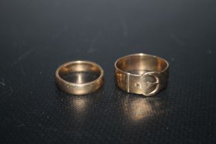 A HALLMARKED 9 CARAT GOLD WEDDING BAND, approx weight 5g, together with a hallmarked 9 carat gold '