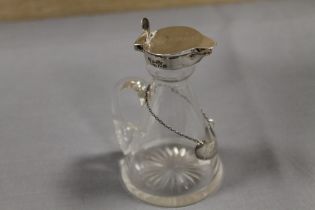 A HALLMARKED SILVER TOPPED TODDY BOTTLE - LONDON 1907, with accompanying hallmarked silver '