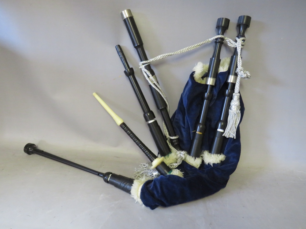A SET OF LEON HIGHLANDER BAG PIPES, with thistle of Blantyre carry case - Image 2 of 4