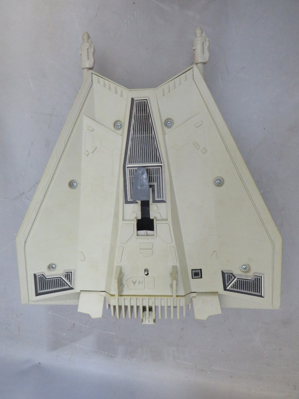 THREE BOXED STAR WARS ITEMS TO INCLUDE RETURN OF THE JEDI SCOUT WALKER, Empire Strikes Back Battle - Image 7 of 9