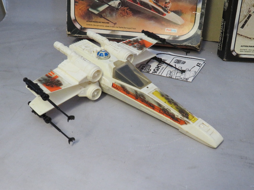 THREE BOXED STAR WARS ITEMS TO INCLUDE RETURN OF THE JEDI SCOUT WALKER, Empire Strikes Back Battle - Image 2 of 9