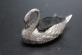 A HALLMARKED SILVER NOVELTY PIN CUSHION IN THE FORM OF A SWAN BY ADIE AND LOVEKIN LTD - BIRMINGHAM