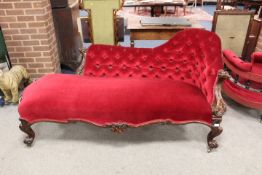 A VICTORIAN MAHOGANY AND UPHOLSTERED CHAISE LONGUE, with buttoned velvet upholstery, L 177 cm
