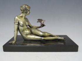 A VINTAGE ART DECO SILVERED METAL FIGURE OF A FEMALE NUDE HOLDING A BIRD, on a marble base, H 15 cm,