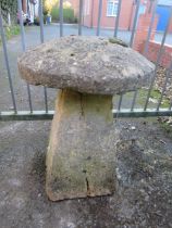 A LARGE ANTIQUE SANDSTONE STADDLE STONE, H 82 cm