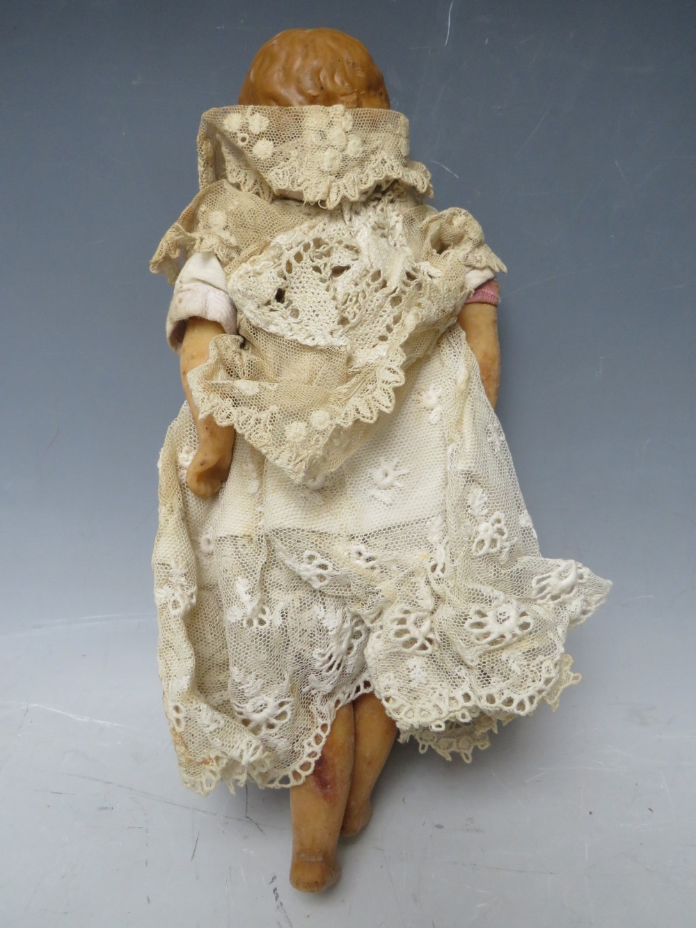 A COLLECTION OF FOUR ANTIQUE COLLECTORS DOLLS, to include a wax faced example, tallest H 34 cm (4) - Image 3 of 9