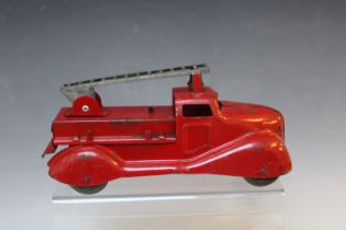 A VINTAGE METAL FIRE ENGINE, L 23 cm