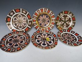 A MIXTURE OF SIX DIFFERENT ROYAL CROWN DERBY IMARI PATTERN PLATES, varying / approximate Dia 23 cm