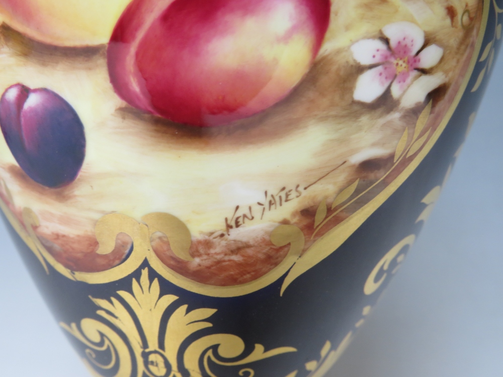 A SPODE HAND PAINTED TWIN HANDLED VASE AND COVER SIGNED 'KEN YATES'. decorated with fruit, H 31.5 - Image 3 of 6