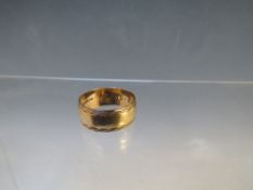 A HALLMARKED 9CT GOLD WEDDING BAND, approximate weight 4.07 g, ring size Q ½