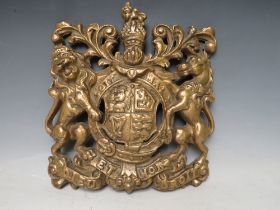 A GOLD PAINTED CAST IRON ROYAL COAT OF ARMS, H 31 cm, W 30 cm