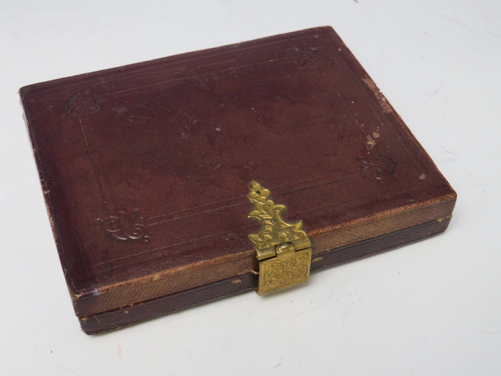 A 19TH CENTURY CASED AMBROTYPE DOUBLE PORTRAIT OF TWO SEATED GENTLEMEN, image 9 x 6.5 cm, case 12 - Image 4 of 5
