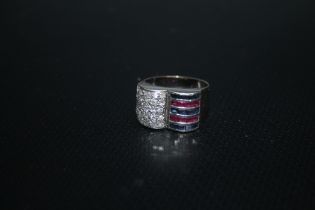 AN UNUSUAL TWO COLOUR SAPPHIRE AND DIAMOND 'OPEN BOOK' DESIGN RING, having pave style set