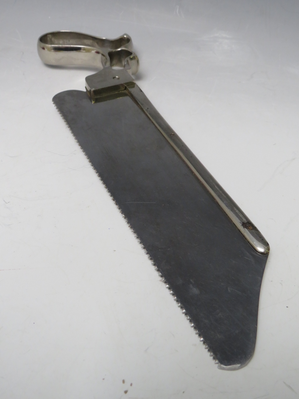 A 19TH CENTURY STAINLESS STEEL SURGEONS SAW - DOWN BROTHERS LONDON, L 34 cm - Image 3 of 3