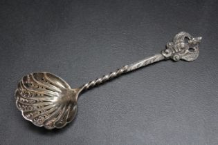 A HALLMARKED SILVER SIFTER SPOON - LONDON 1890, other marks indistinct, L 15.5 cm