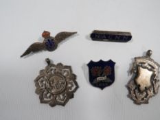 A SMALL QUANTITY OF BROOCHES AND FOB MEDALLIONS TO INCLUDE AN UNUSUAL HALLMARKED SILVER, TUG OF